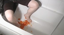 girl-bare-feet-tomatoes-5.jpg